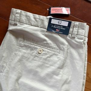 Vineyard Vines Classic Fit 9” Breaker Short flat front khaki shorts